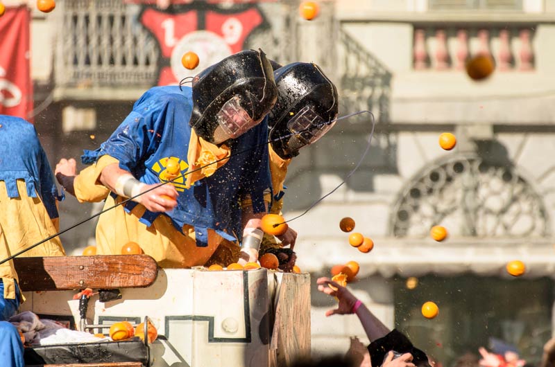 batalla de naranjas carnaval de ivrea