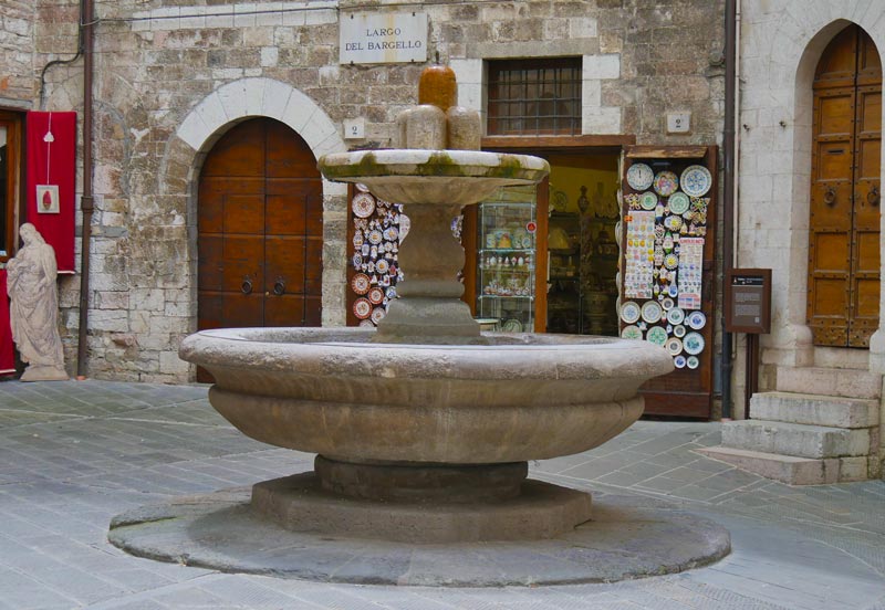 La fontana dei matti, Gubbio