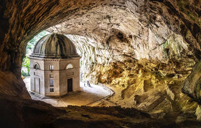 Grotte di Frasassi, Genga