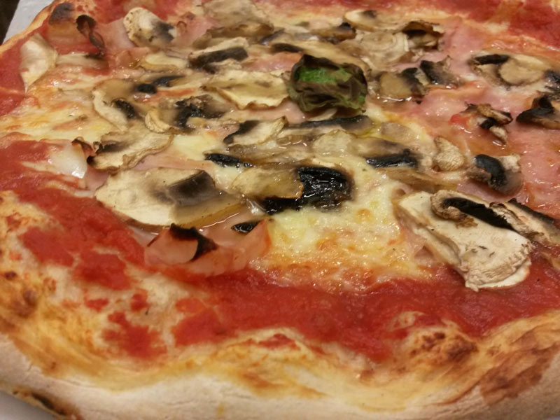 Pizza Prosciutto e Funghi