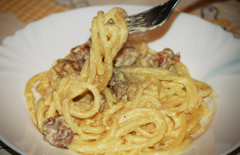 Carbonara con Salsiccia