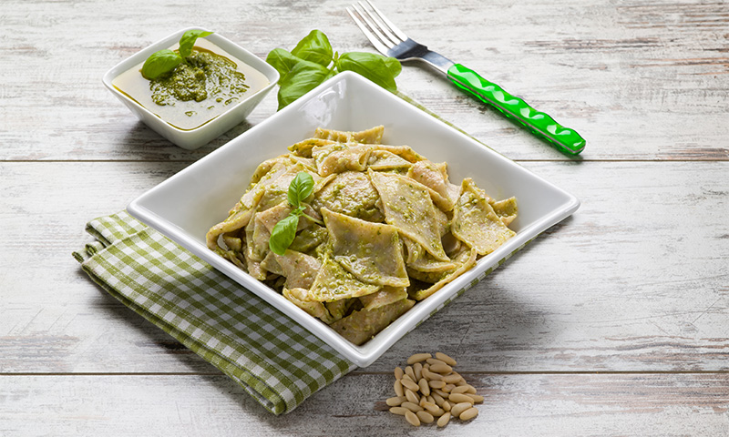 testaroli-liguria-pesto-genovese